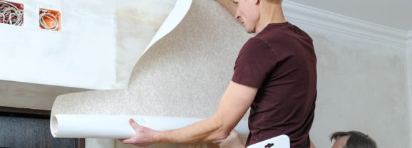 Expert en papier peint : Pourquoi confier cette tâche délicate à un professionnel?