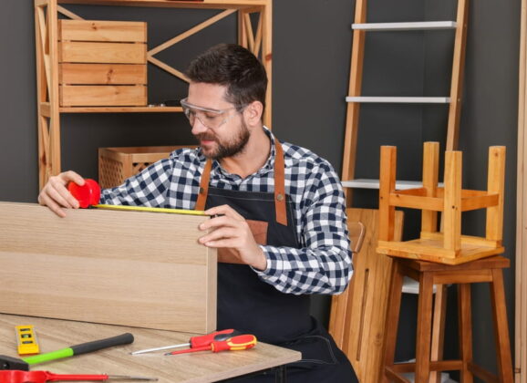 Procéder au décapage meuble : les étapes essentielles et les bonnes méthodes